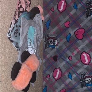 Justice Outfit With Fuzzy Slides